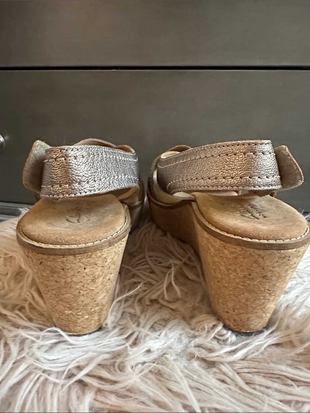 Metallic Gold Women's Slingback Sandals - Comfortable Cross-Strap Design - Picture 5 of 7